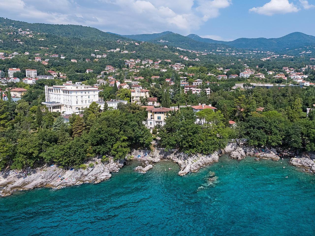 Hotel Villa Astra Ловран Экстерьер фото