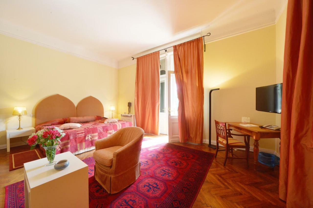 Hotel Villa Astra Ловран Экстерьер фото
